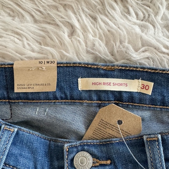 Nwt Levi shorts - Picture 3 of 3